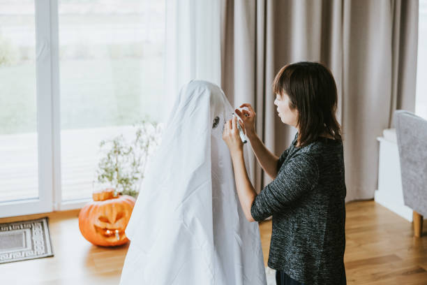 How to describe a ghost in writing